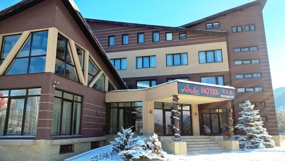 Hotel Ave Lux Sacele Ngoại thất bức ảnh