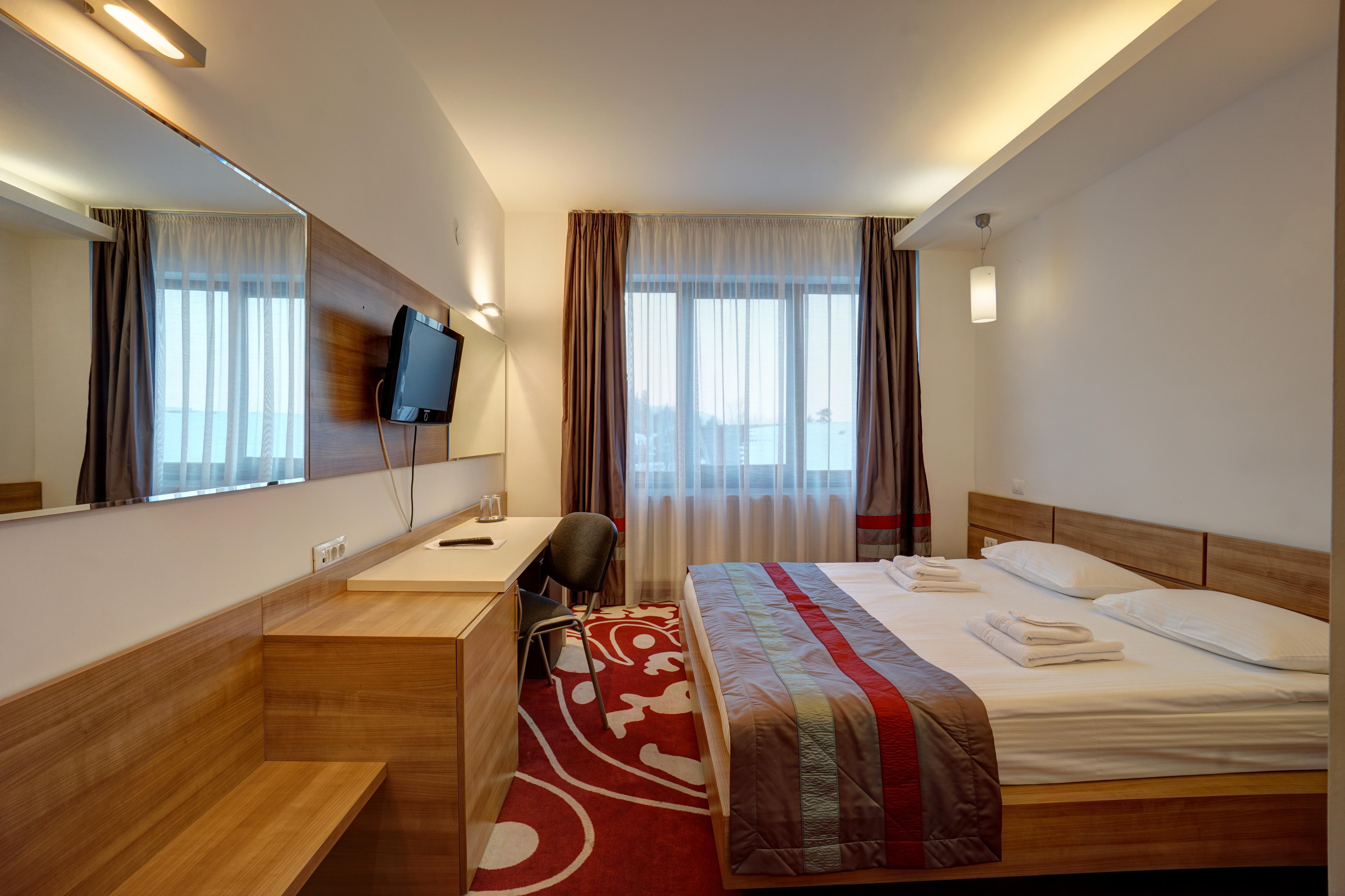 Hotel Ave Lux Sacele Ngoại thất bức ảnh