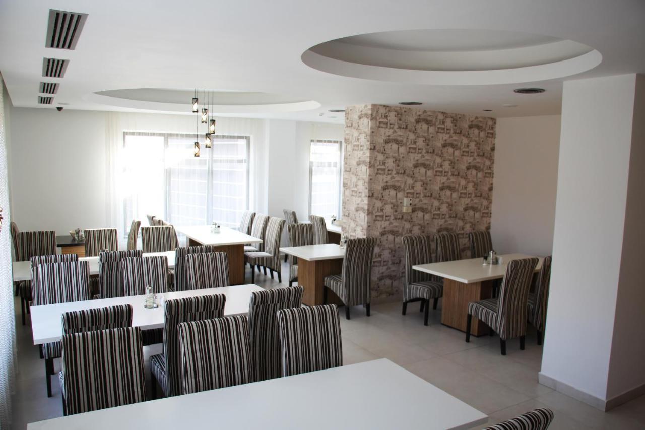 Hotel Ave Lux Sacele Ngoại thất bức ảnh