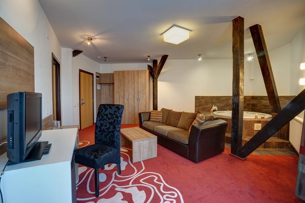 Hotel Ave Lux Sacele Ngoại thất bức ảnh