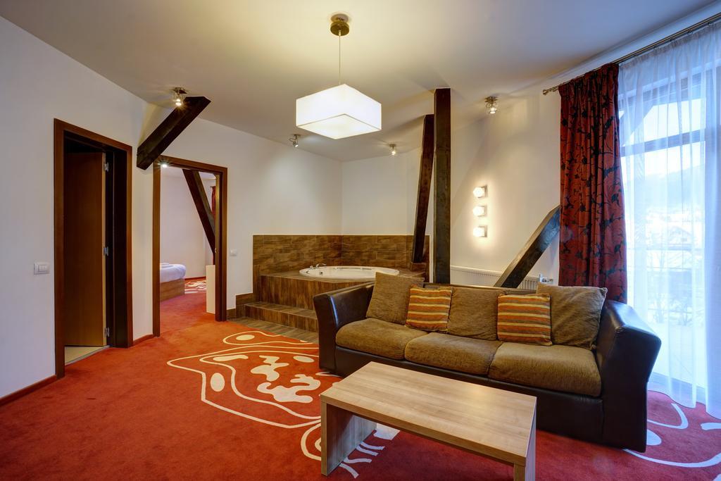 Hotel Ave Lux Sacele Ngoại thất bức ảnh